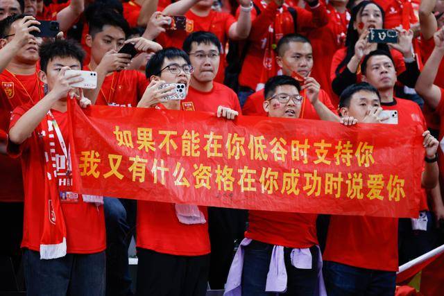 约基奇36+17+10快船险胜掘金 76人克热火3连胜